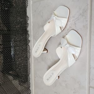 👠 MICHELLE D White Ivory Heels 👠